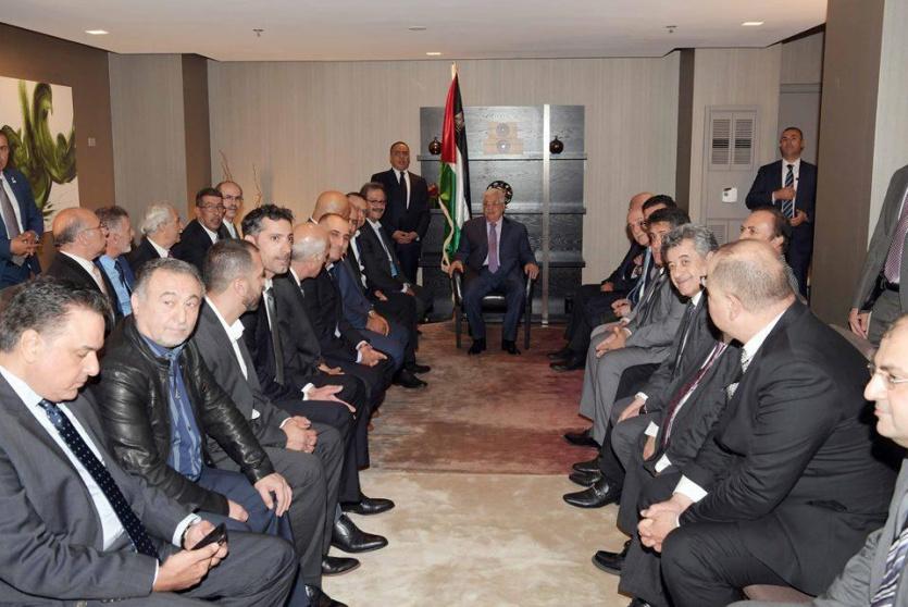 الرئيس اثناء لقاء وفد من الجالية الفلسطينية