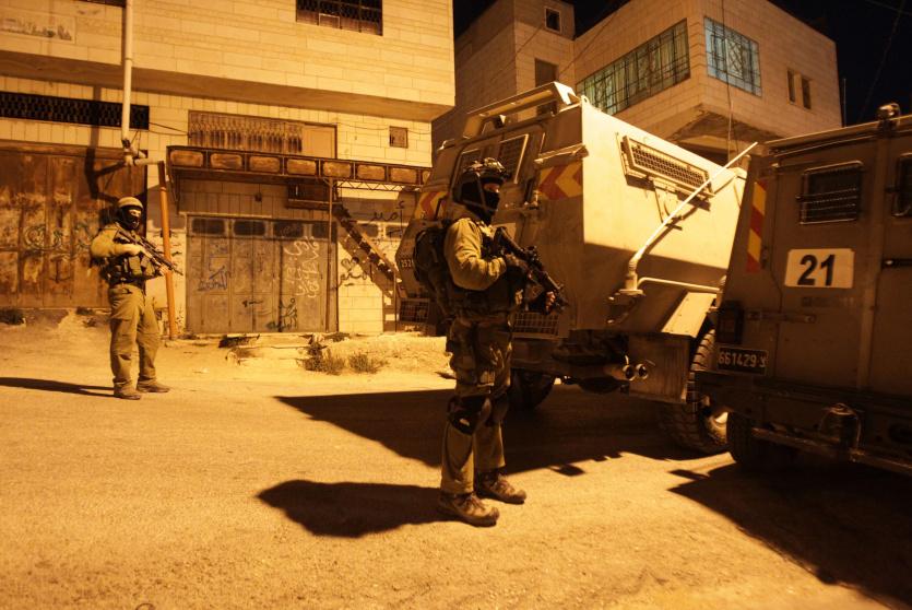 مداهمات لمنازل الفلسطينيين