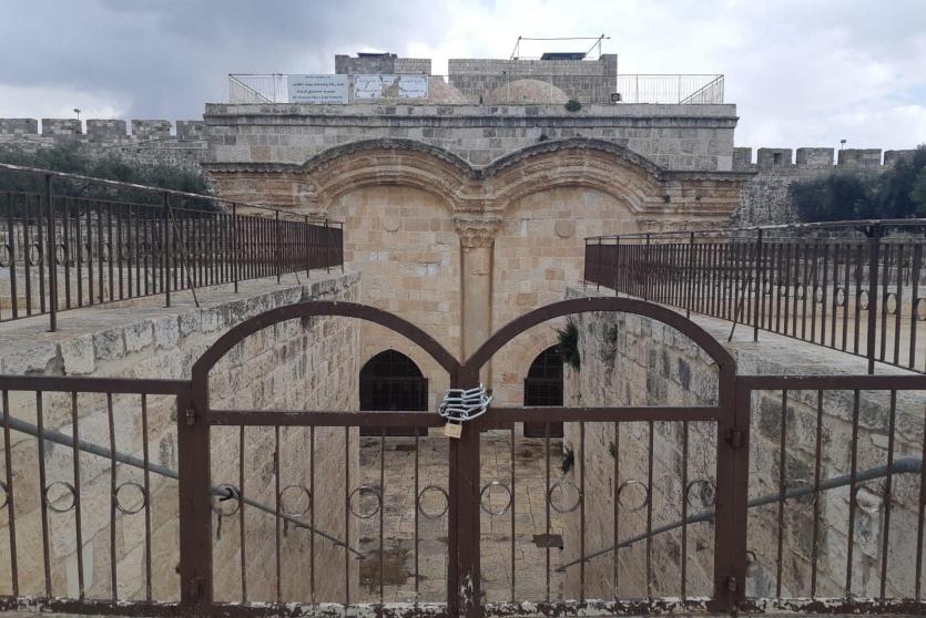 بوابات حديدية نصبتها قوات الاحتلال عند باب الرحمة أحد ابواب المسجد الاقصى