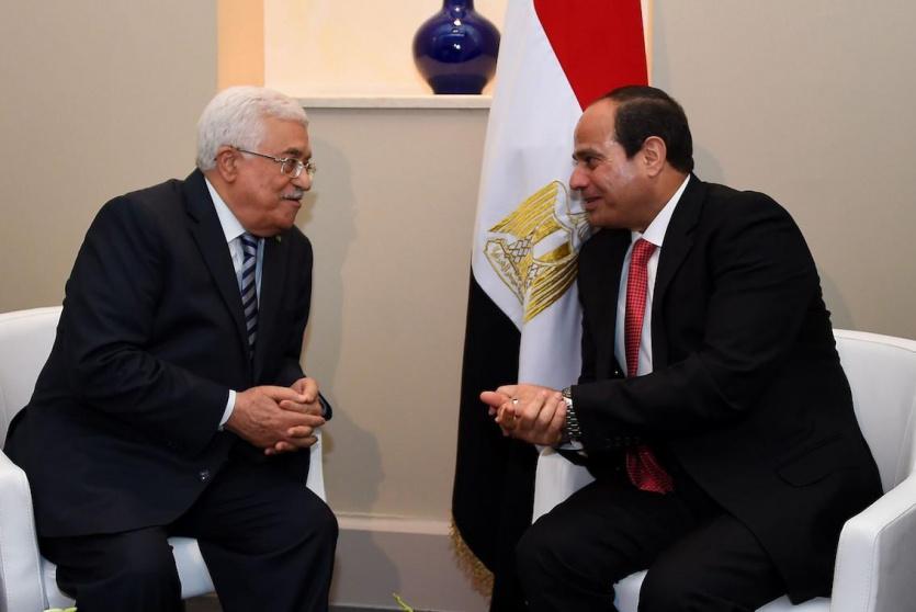 الرئيس محمود عباس ونظيره السيسي- ارشيف
