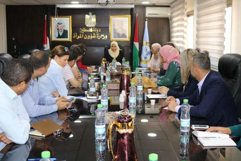 لقاء الدكتورة أمال حمد وزيرة شؤون المرأة مع المؤسسات الإعلامية