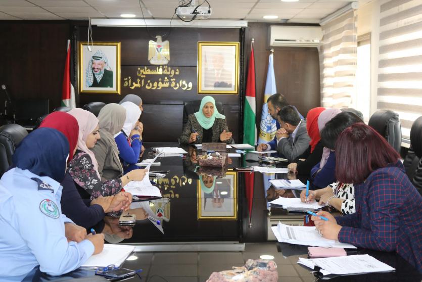 الدكتورة أمال حمد وزيرة شؤون المرأة مع فريق سيداو