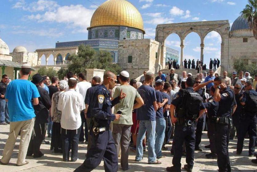 مستوطنون خلال اقتحام المسجد الاقصى- ارشيف