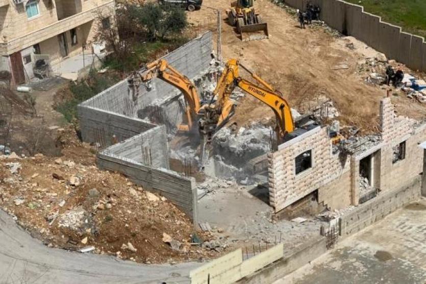قوات الاحتلال خلال هدم منزل فلسطيني- ارشيف