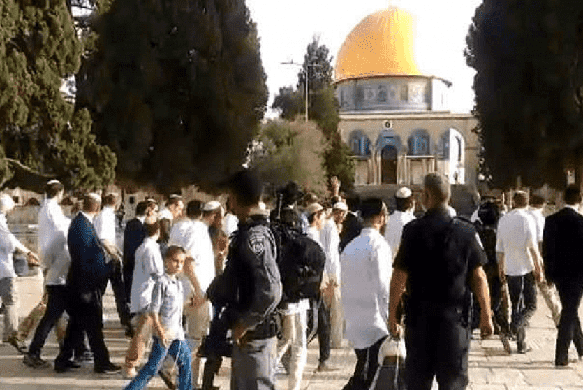 مستوطنون خلال اقتحام المسجد الاقصى