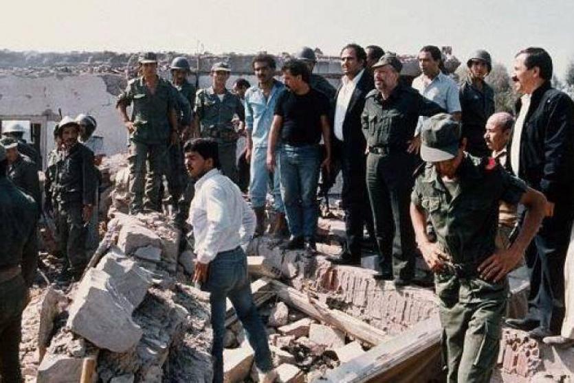ابو عمار من فوق الدمار بعد الغارة مباشرة