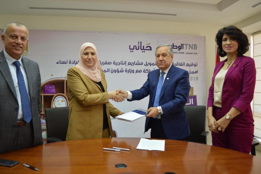 جانب من توقيع الاتفاقية