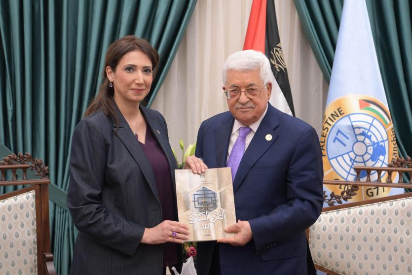 لقاء سابق بين الرئيس وعلا عوض