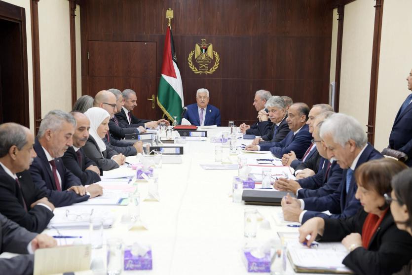 الرئيس يترأس اجتماعا للحكومة