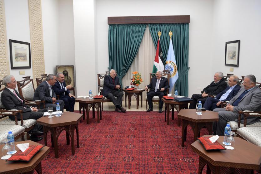 الرئيس وحنا ناصر وقيادات من حركة فتح