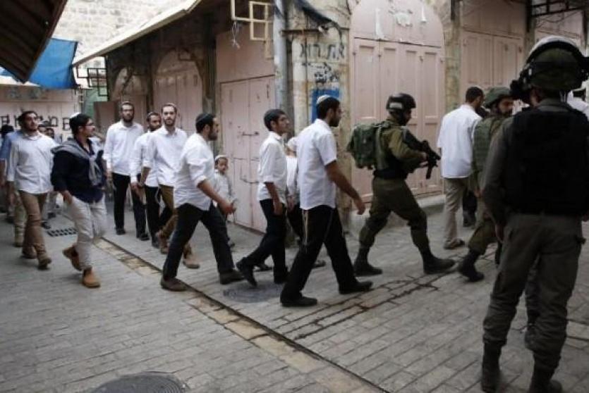 مستوطنون في الخليل