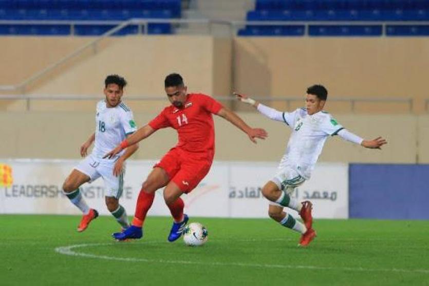 منتخبنا الوطني للشباب بالزي الاحمر
