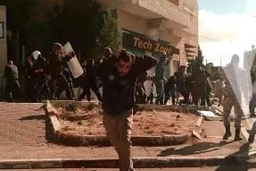 مناوشات بين شبان وقوات الأمن