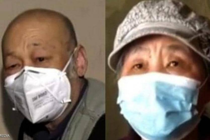 الزوجان الصينيان يرتديان الكمامة