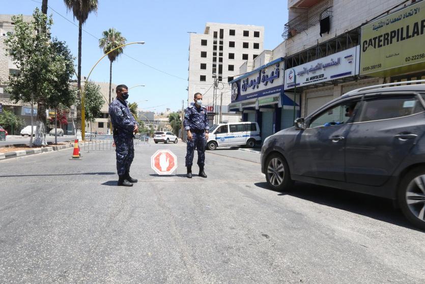 حاجز للامن الفلسطيني