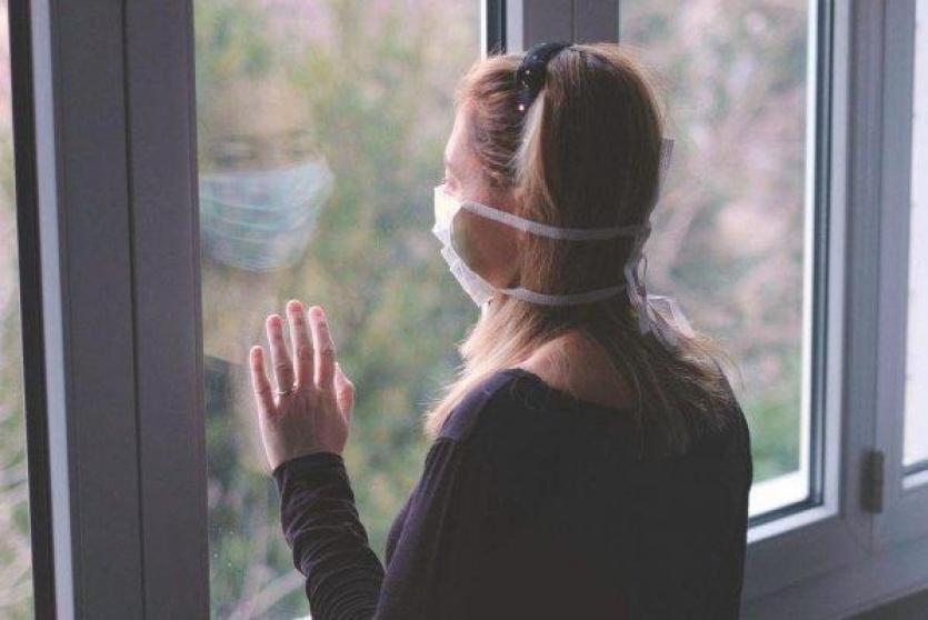 مصابة بكورونا في العزل