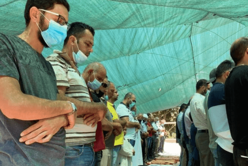 مقدسيون يؤدون الجمعة في خيمة الاعتصام بسلوان رفضا لهدم المنازل