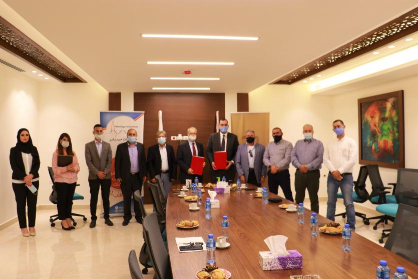 توقيع اتفاقية بين غرفة تجارة و صناعة رام الله مع مختبرات ميديكير