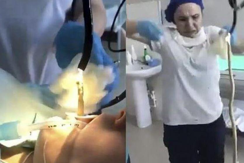 اخراج الافعى من فم السيدة