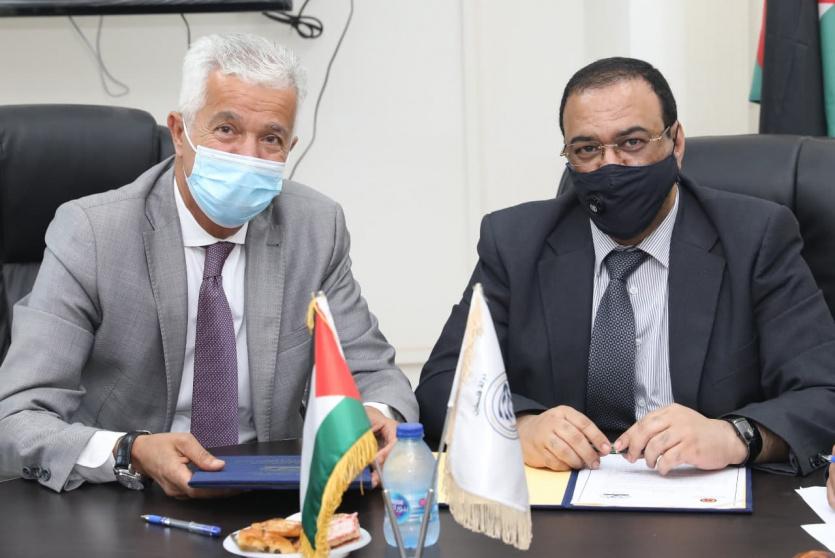 جانب من توقيع الاتفاقية