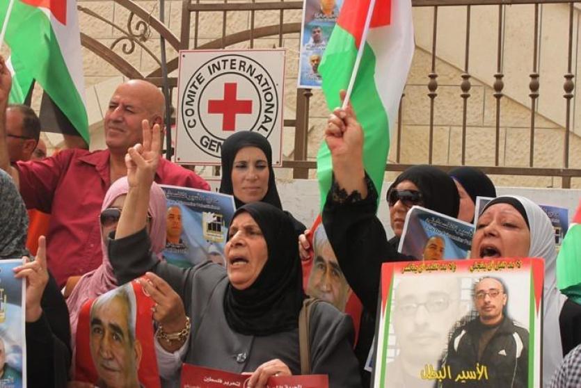 وقفة امام مقر الصليب الاحمر