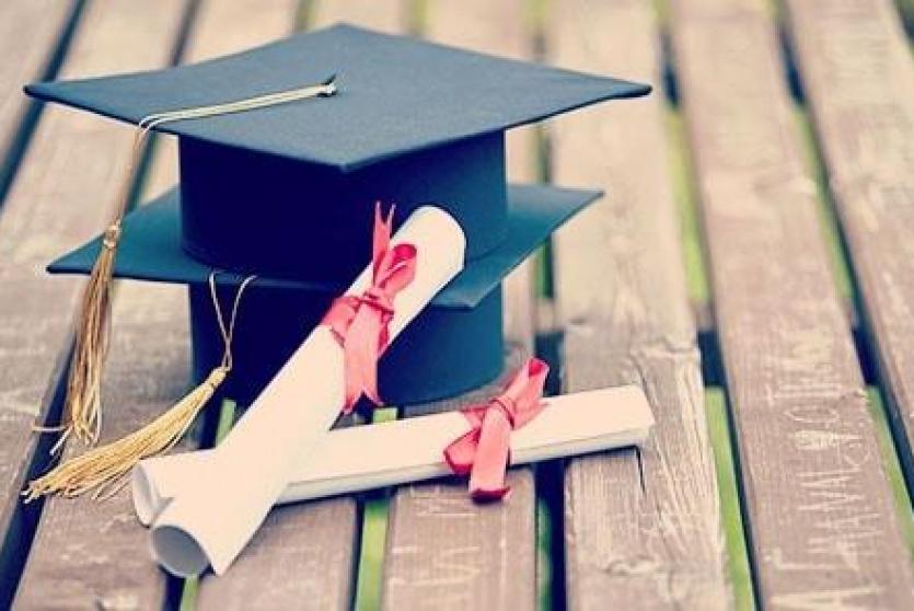 قبعة التخرج من الجامعة