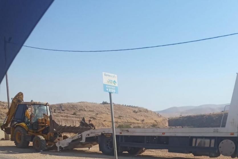 الجرافة التي تم الاستلاء عليها