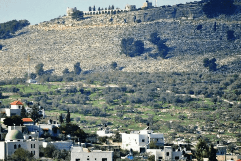 طولكرم: الاحتلال ينصب خياما في أراضي جبل المنطار