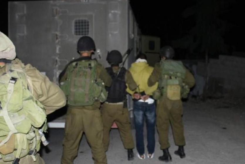 قوات الاحتلال تعتقل شابا 