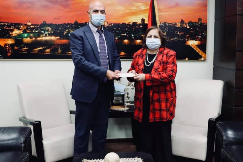 تسلم المنحة المالية