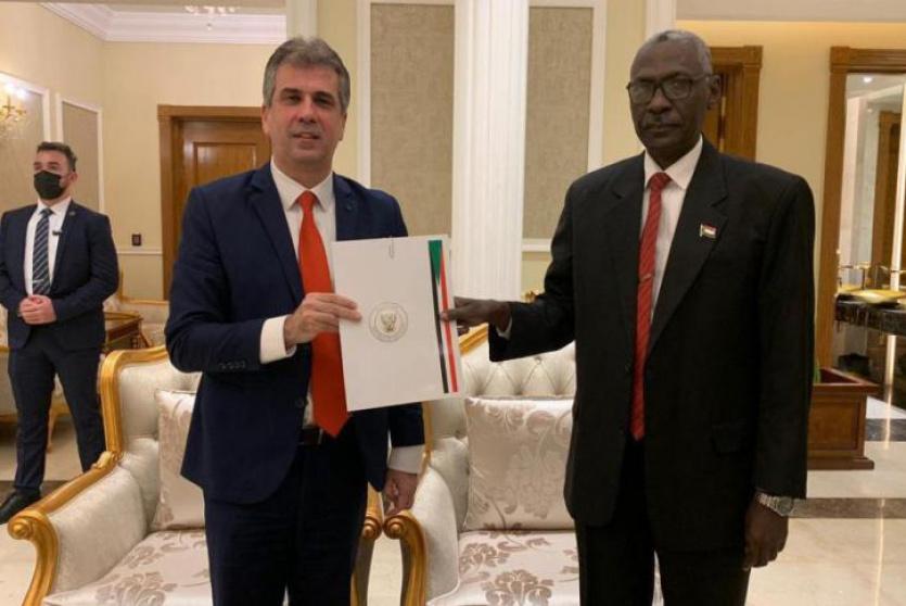 إيلي كوهين ومسؤول سوداني