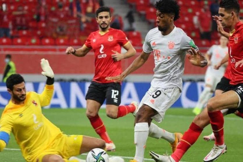 حارس مرمى الأهلي أمام هجمة للاعب البايرن