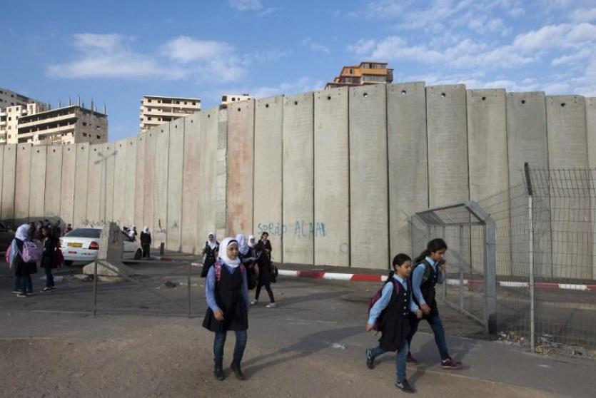 طلبة مدرسة في القدس