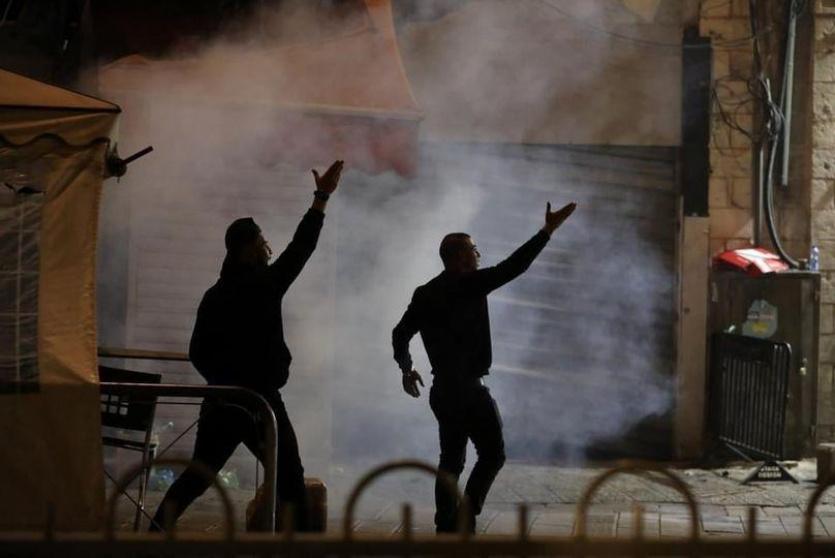 مواجهات مع الاحتلال في بيت حنينا وقلنديا نصرة للقدس