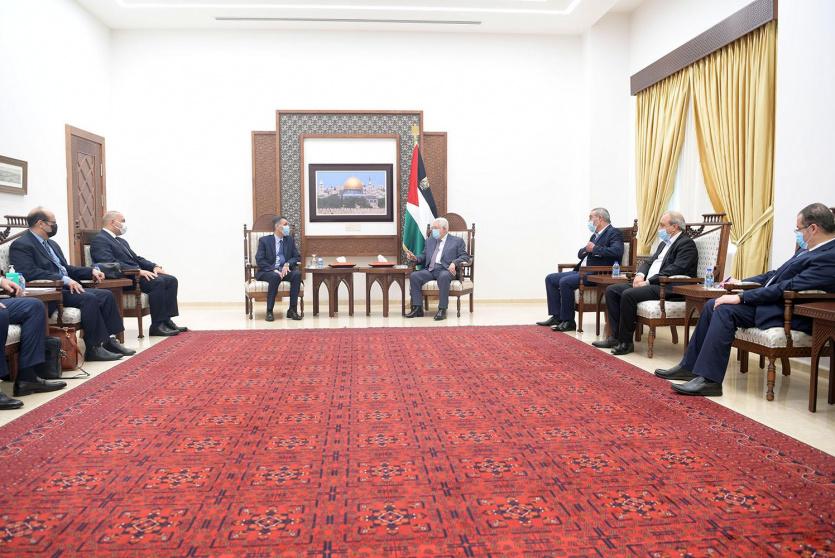 الرئيس محمود عباس، اثناء لقاء الوفد المصري