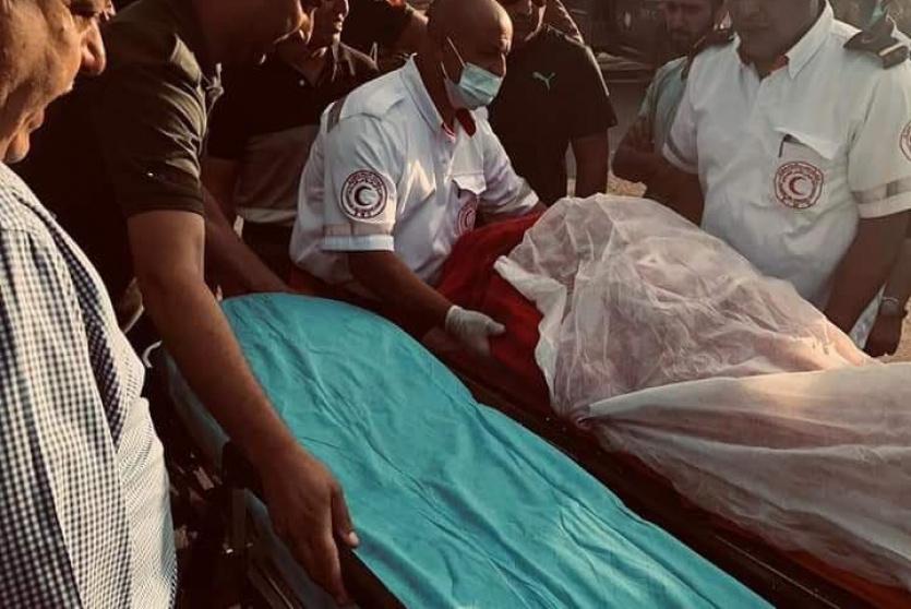 طواقم الهلال الأحمر تتسلم الجثمان 