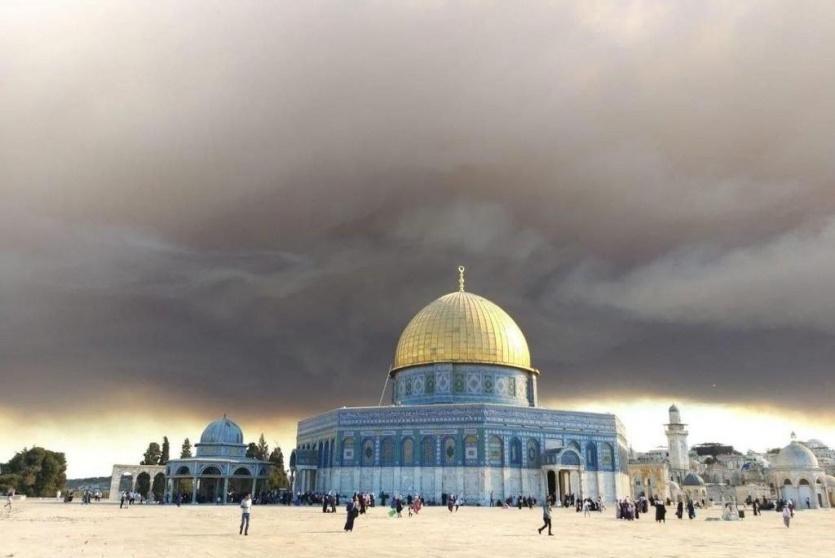 سحب الدخان في سماء الحرم القدسي