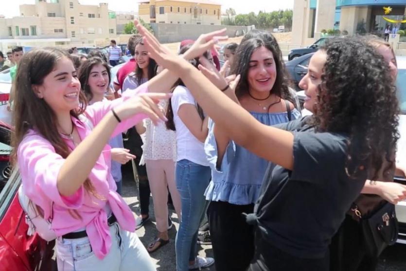 فرحة طلاب التوجيهي في الأردن - ارشيف