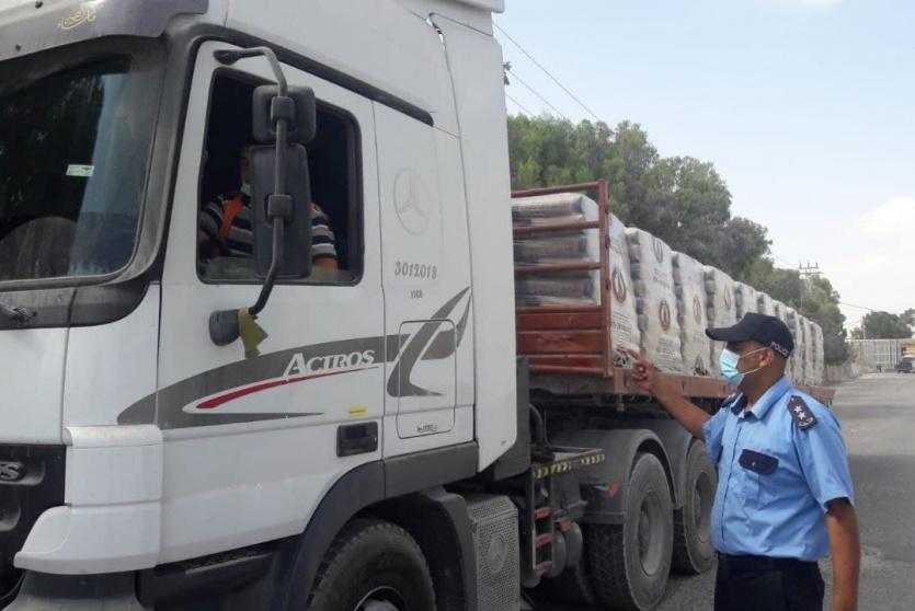 إدخال مواد بناء لغزة