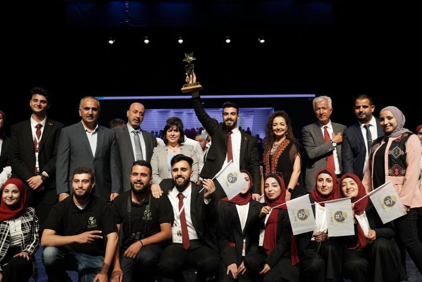 الفائزين بجائزة أفضل شركة طلابية