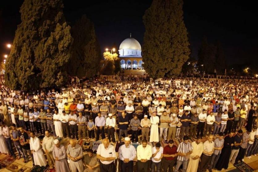 صلاة الفجر في المسجد الأقصى 