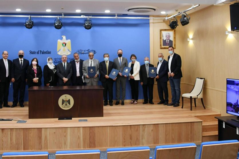 خلال مراسم توقيع المرحلة الأولى من مخصصات الصناديق العربية والإسلامية
