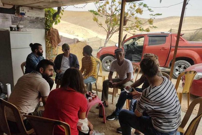 خلال حملة توعوية في الخان الأحمر