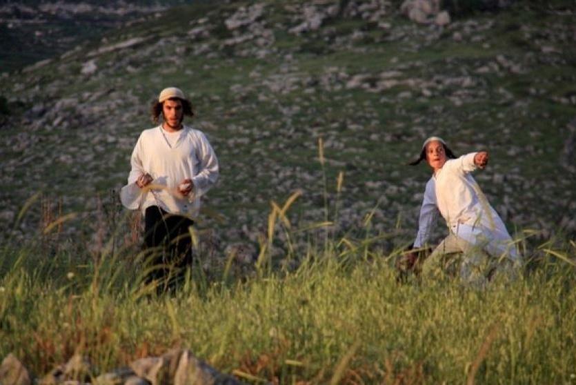مستوطنون يطاردون مزارعين -ارشيف