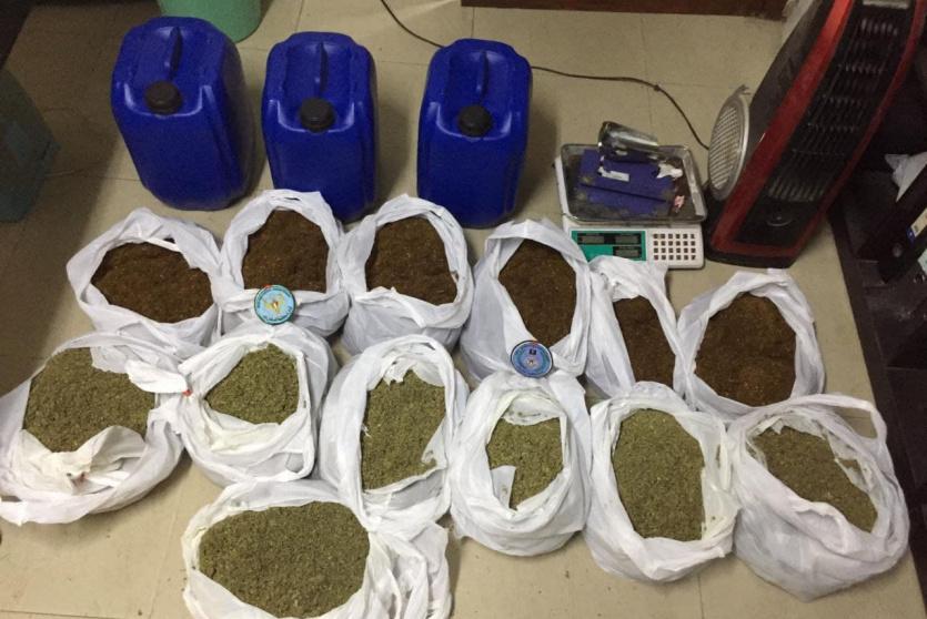 معملاً لإنتاج المواد المخدرة داخل منزل