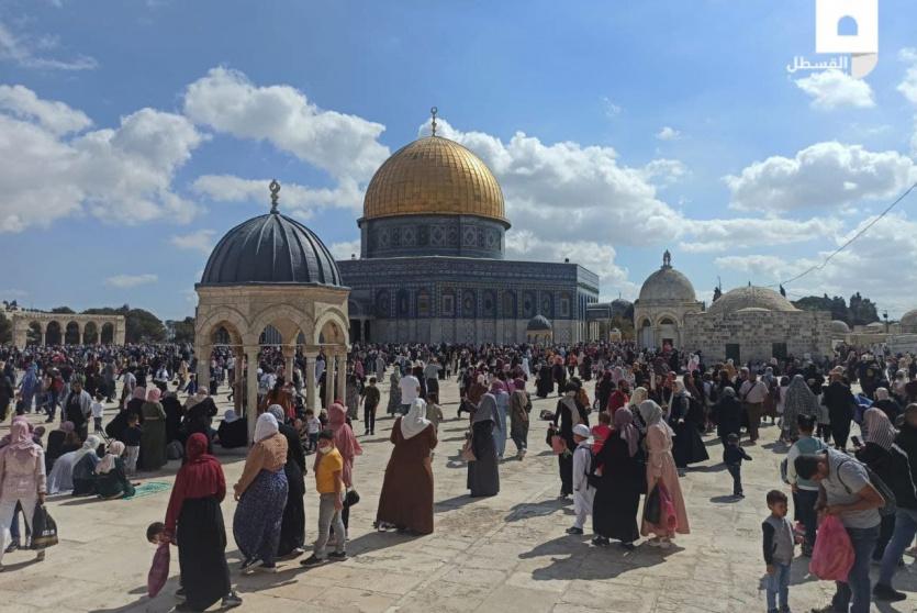 ساحات المسجد الأقصى عامرة بالمحبين