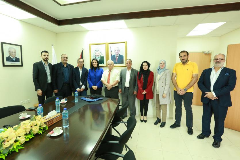 خلال استقبل وفدا من نقابة العلوم المعلوماتية في جامعة القدس