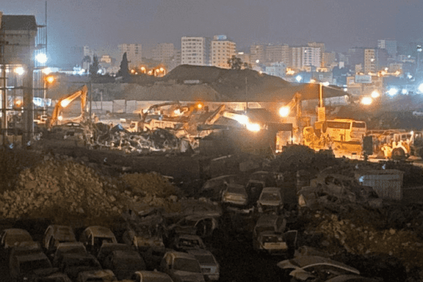 الاحتلال يهدم منشآت قرب حاجز قلنديا