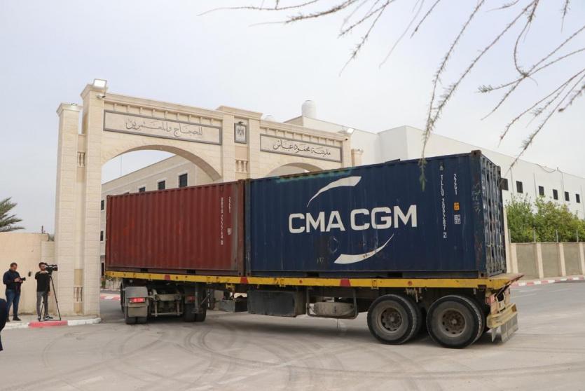 صور: إدخال أول شحنة بضائع بنظام الحاويات للضفة عبر الأردن
