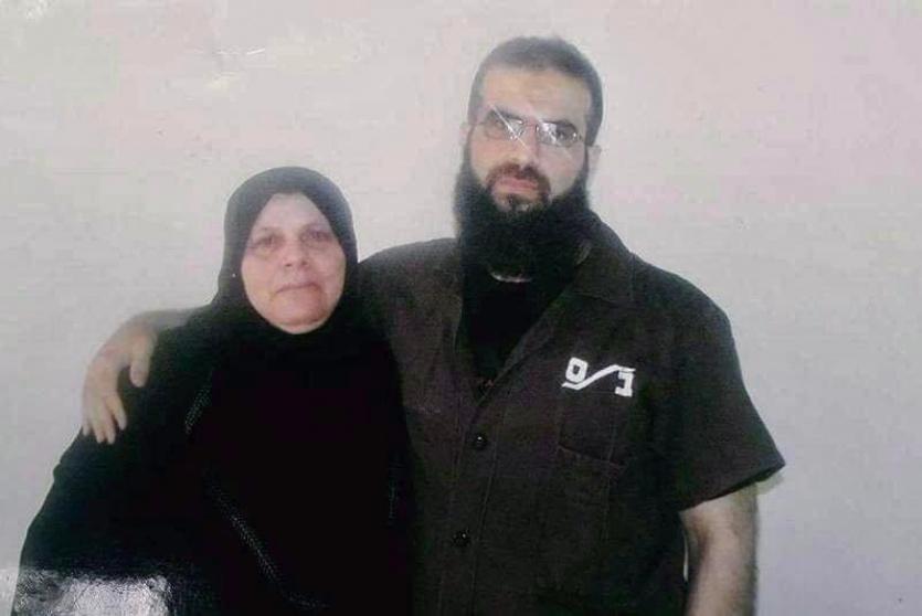 الأسير محمد العارضة وأمه